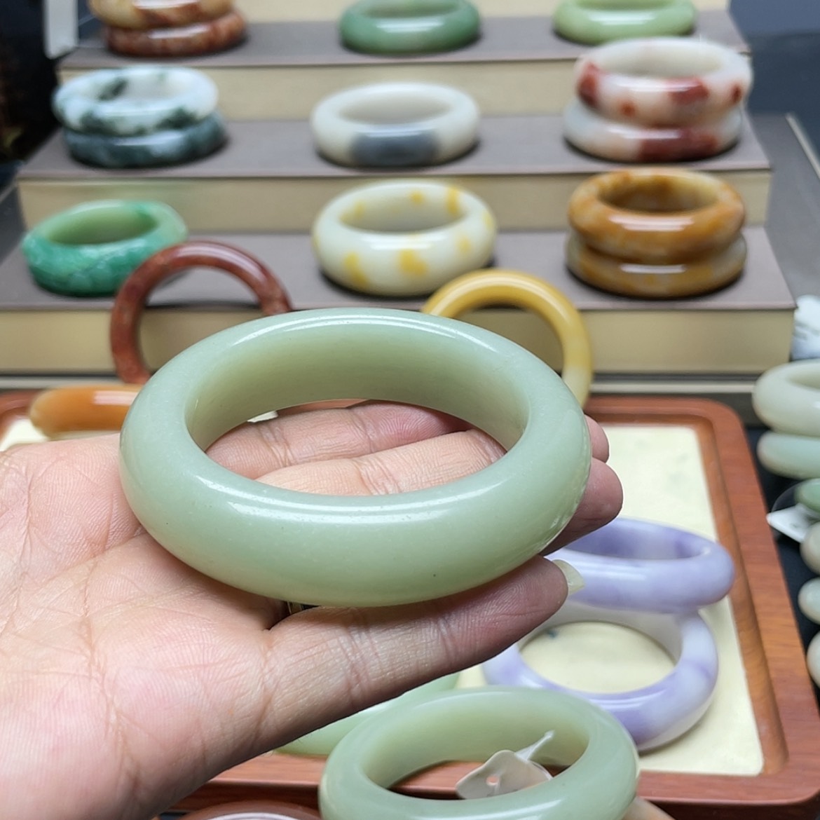 【闪购商品】石英质玉手镯未镶嵌衡**奶