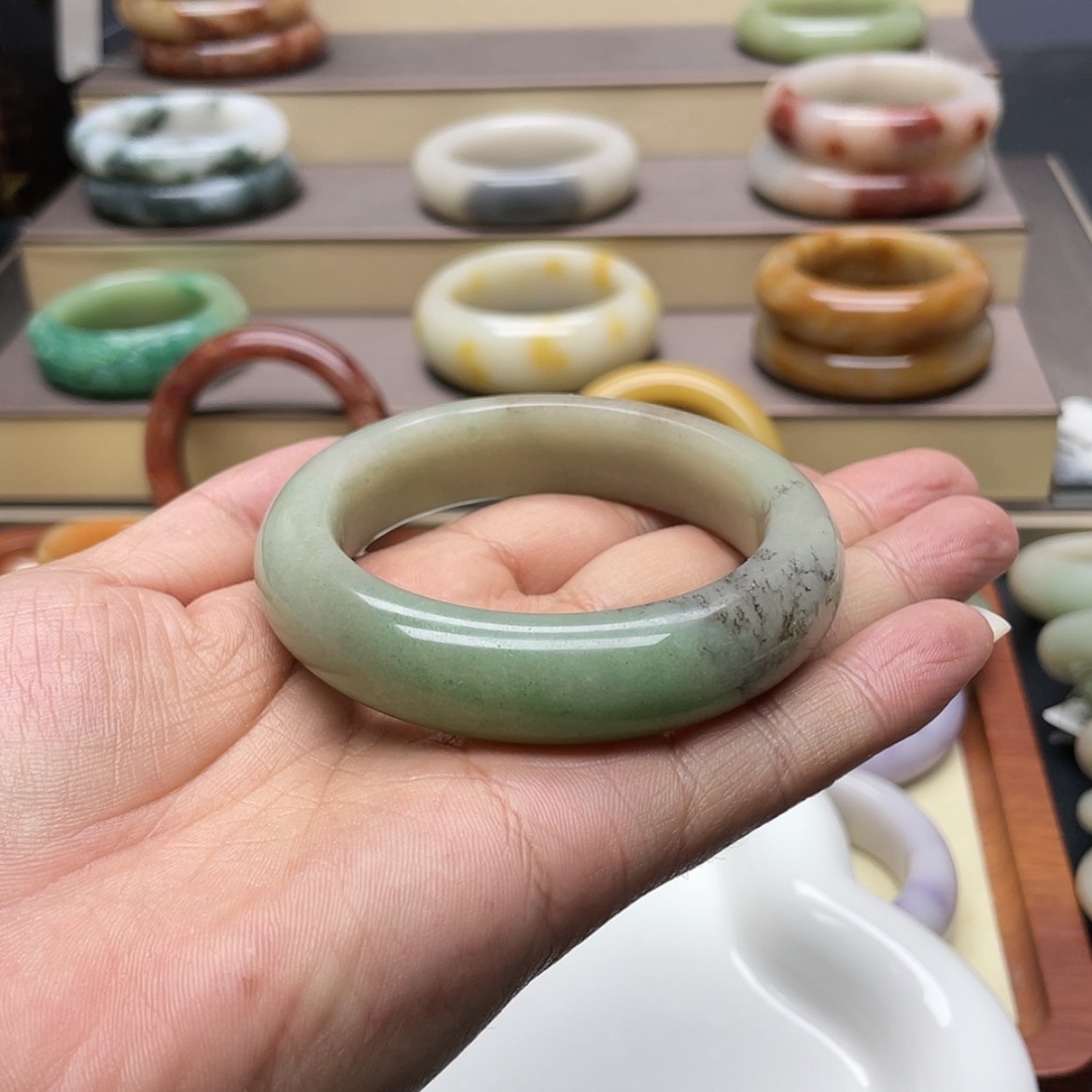 【闪购商品】石英质玉手镯未镶嵌阿*