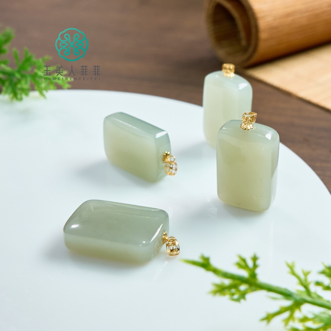 玉美人菲菲^18K和田玉吊坠-约14*21mm-多样性发一