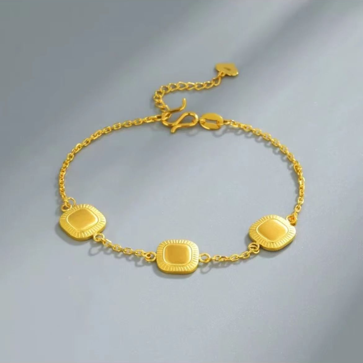 Chow Tai Seng/周大生足金流金岁月系列手链复古简约新款