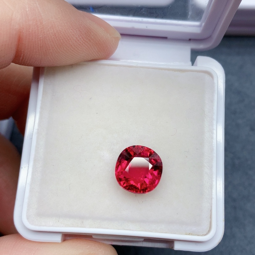 【闪购商品】红色碧玺3.62克拉裸石未镶嵌A****~