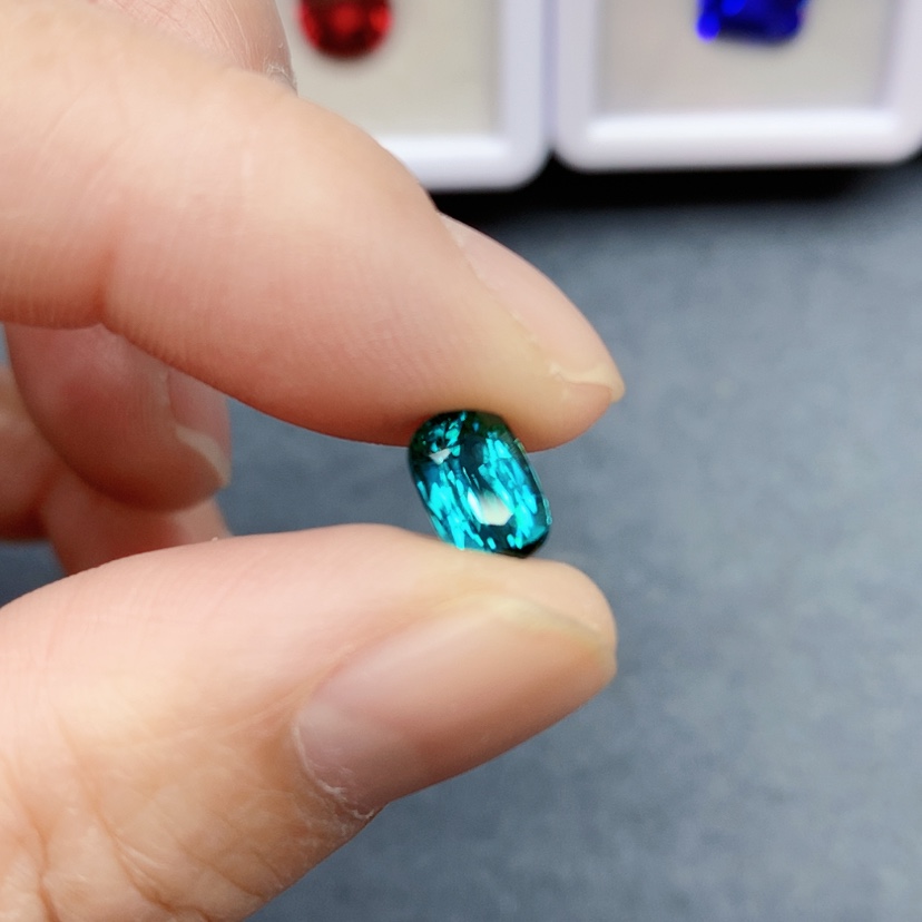 【闪购商品】绿色碧玺1.66克拉裸石未镶嵌别*昏