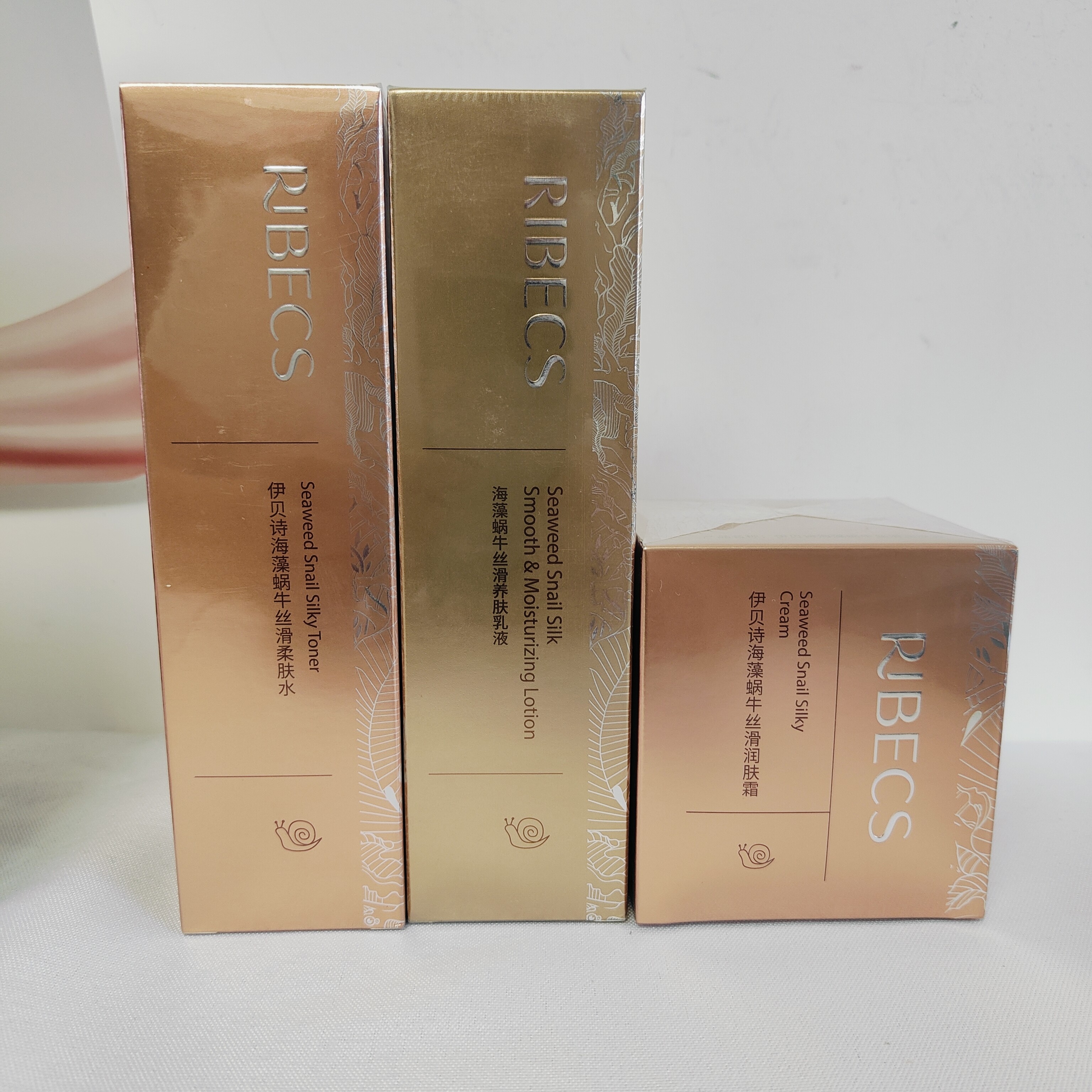 伊贝诗海藻蜗牛丝滑养肤乳水霜