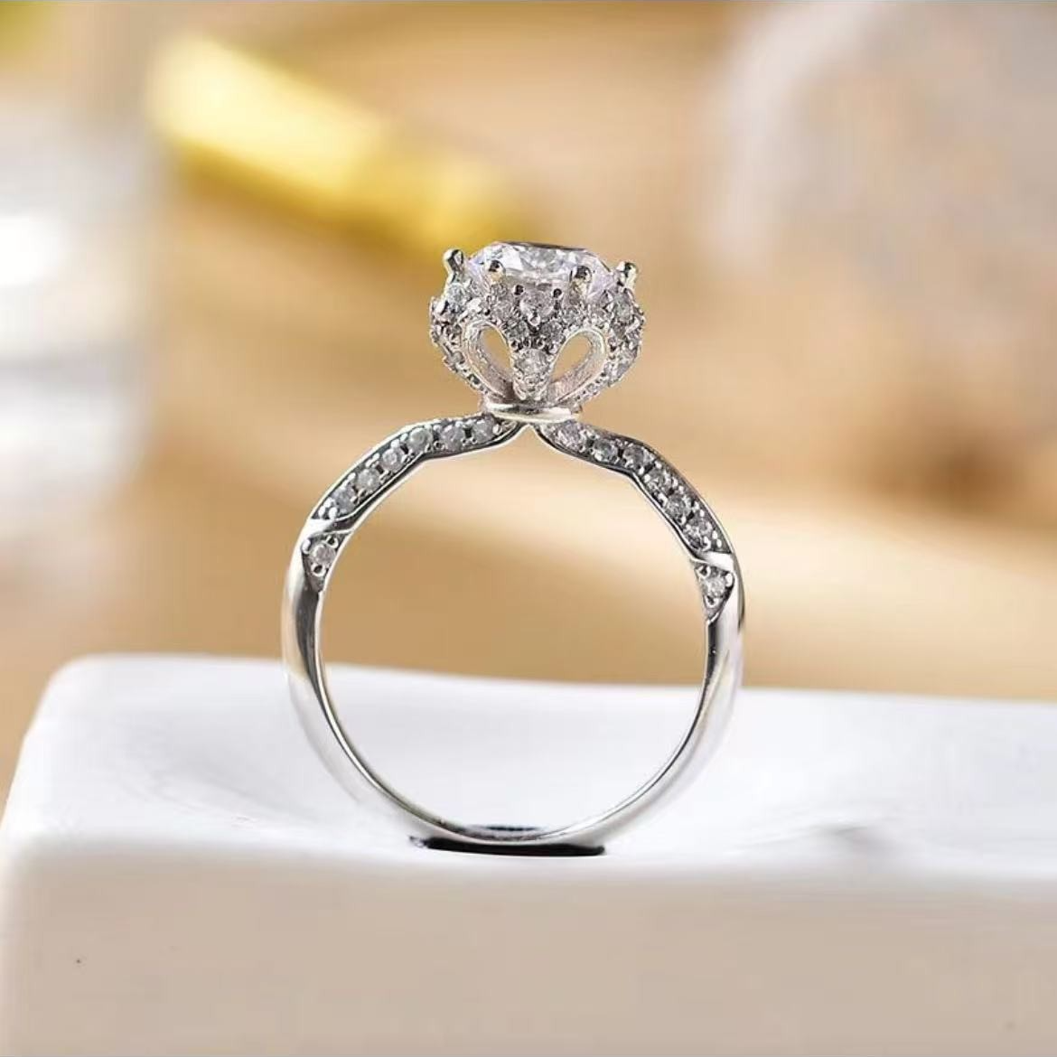 925银莫桑石银制品 【梦幻婚礼】1-2克拉经典手工镶嵌精致款女王范.