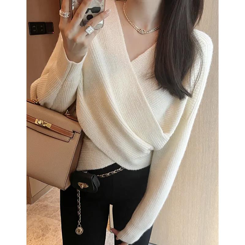 法式纯欲风V领软糯毛衣女秋冬新款交叉设计感洋派打底针织衫