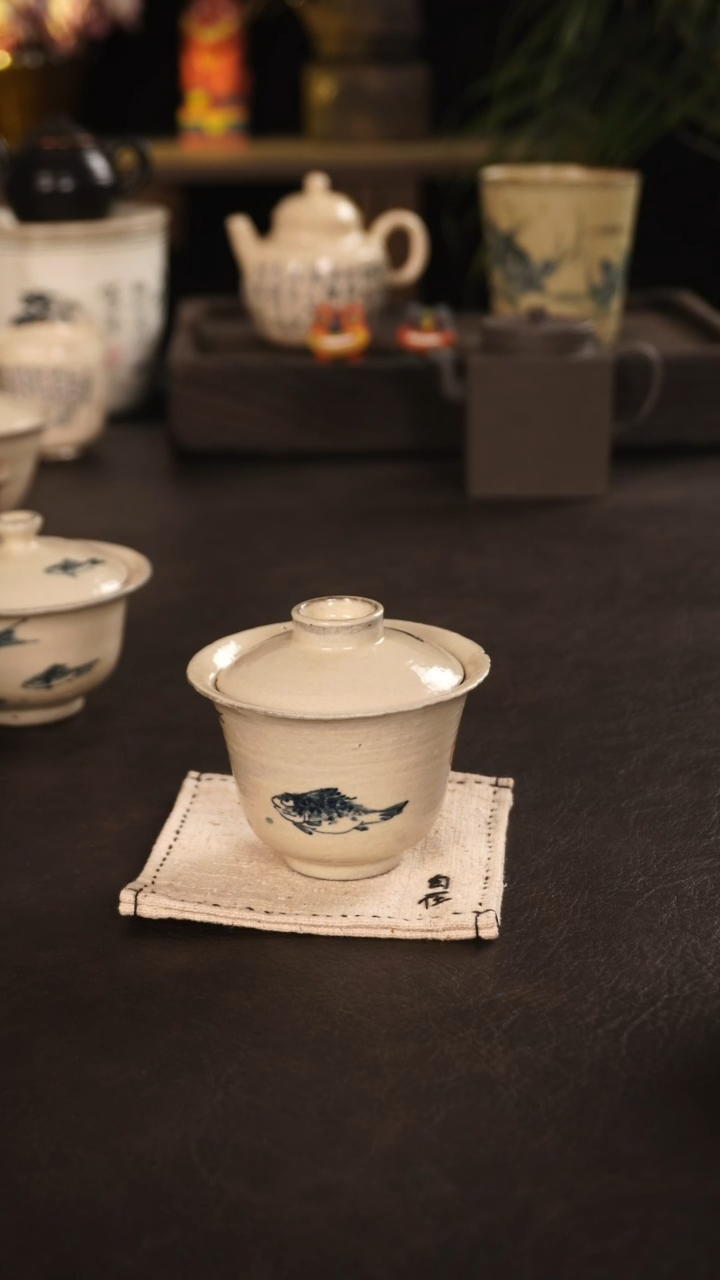 【闪购商品】陶瓷壶小鱼盖碗 手绘