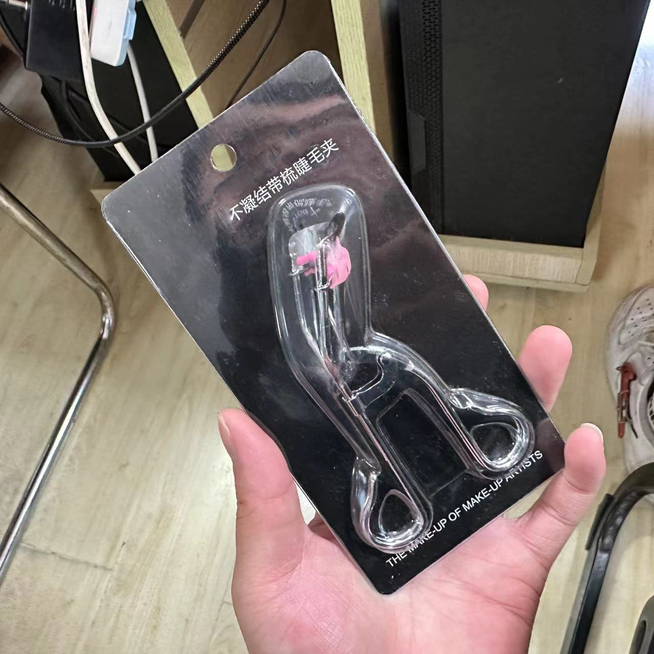 不凝结带梳睫毛夹