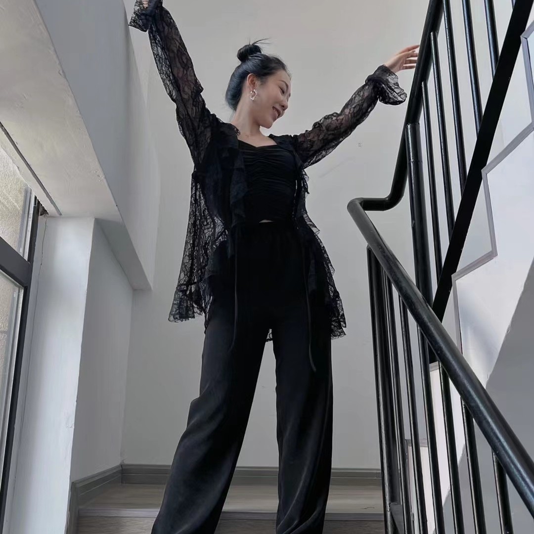 伊婷黑色蕾丝外套