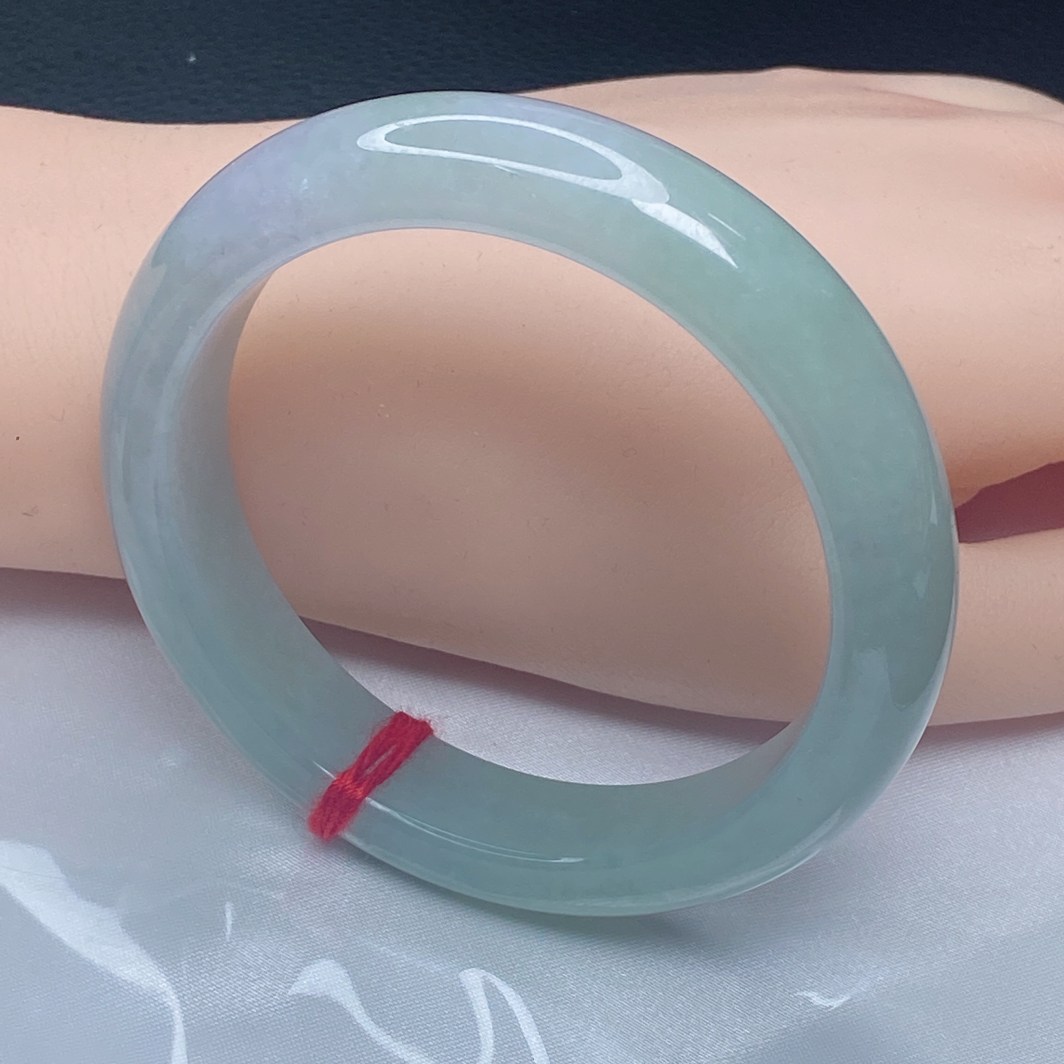 155# 缅甸天然翡翠A货手镯 53.5圈冰润飘绿正圈翡翠手镯