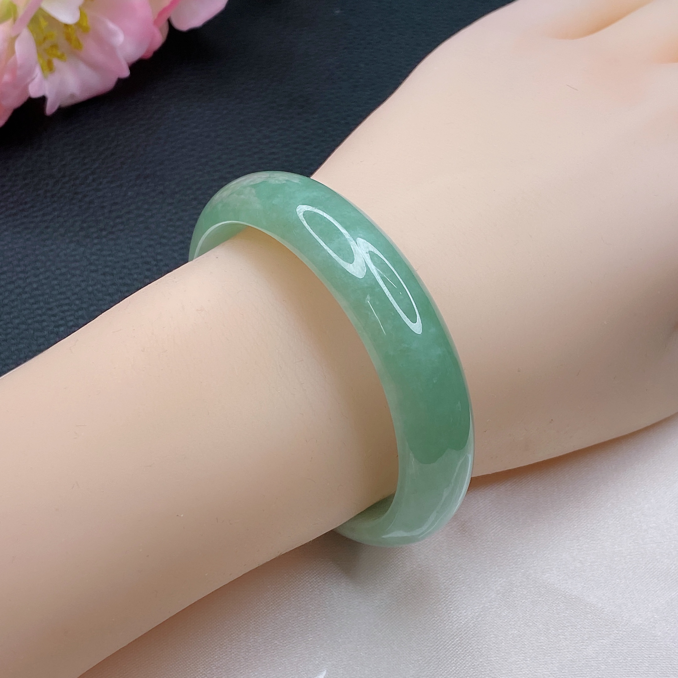 055# 缅甸天然翡翠A货手镯 55圈口冰绿满色贵妃翡翠手镯玉镯子