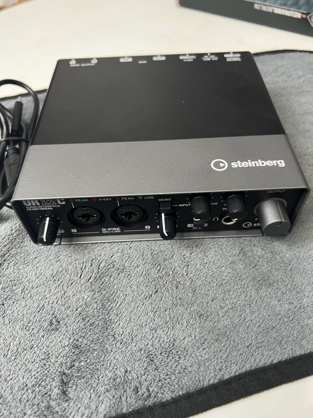 9新  雅马哈ur22c专业录音编曲声卡，保证正品保证质量。