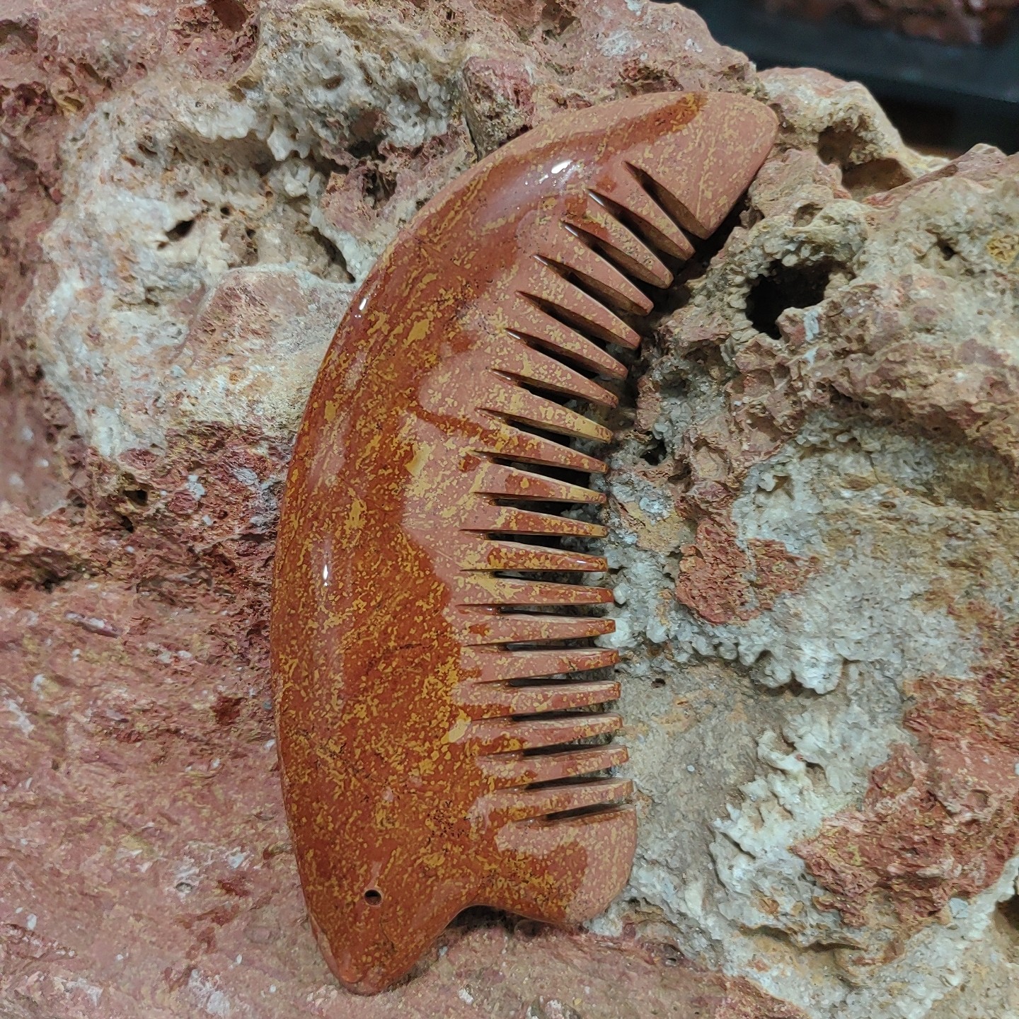 泗水砭石原石素颜海豚梳头部经络按摩