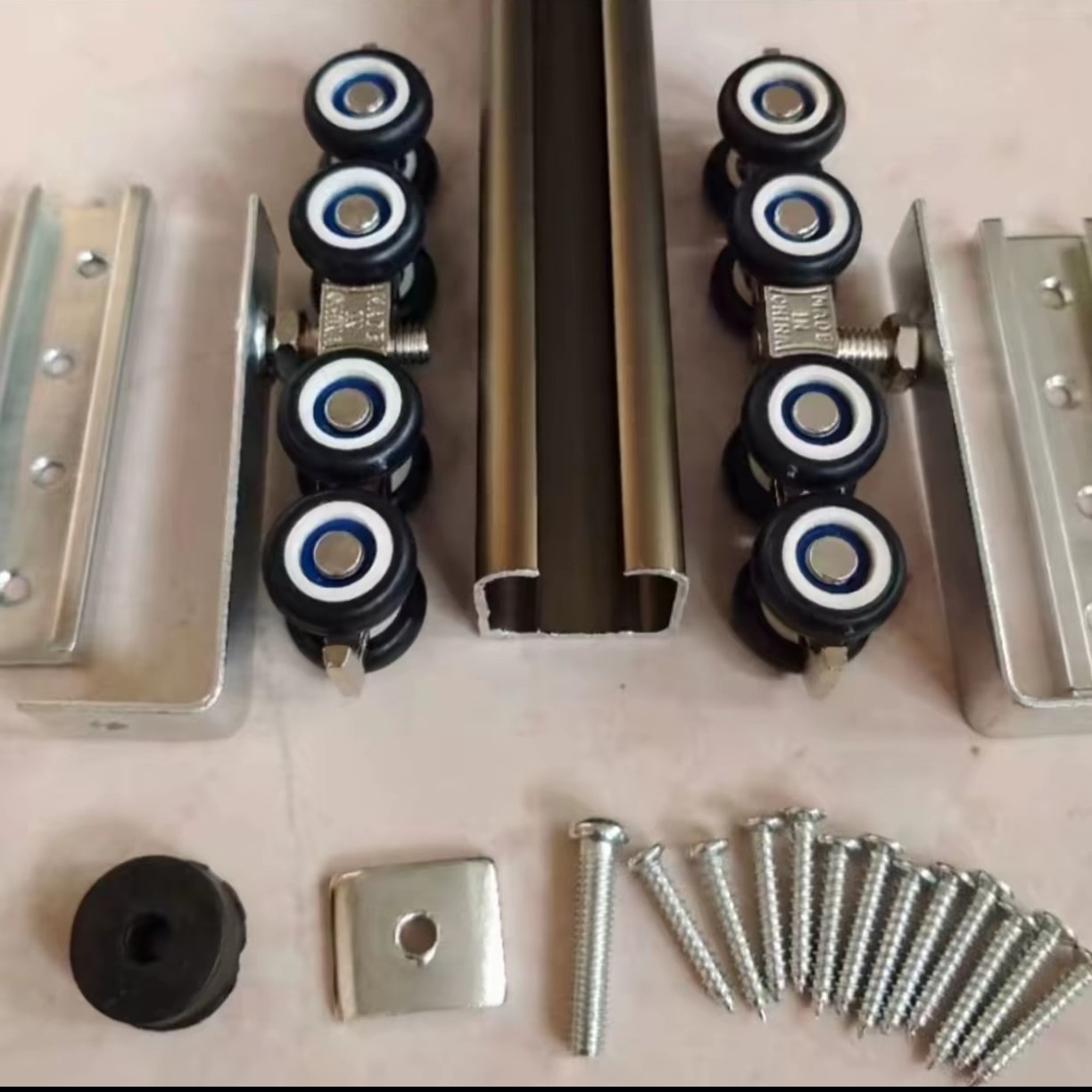 鸽舍专用吊轨滑轮