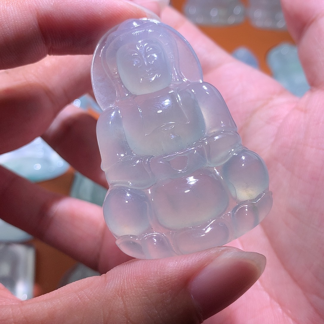 翡翠颈饰未镶嵌观音