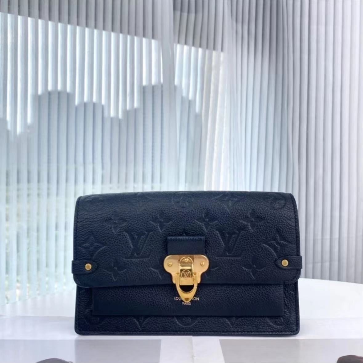 99新 LouisVuitton/路易威登 薇薇安中号/黑色/单肩链条包（甄选）