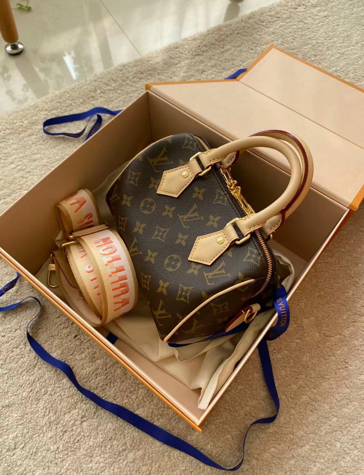 99新 LouisVuitton/路易威登 新款speedy20单肩包粉肩带/甄选