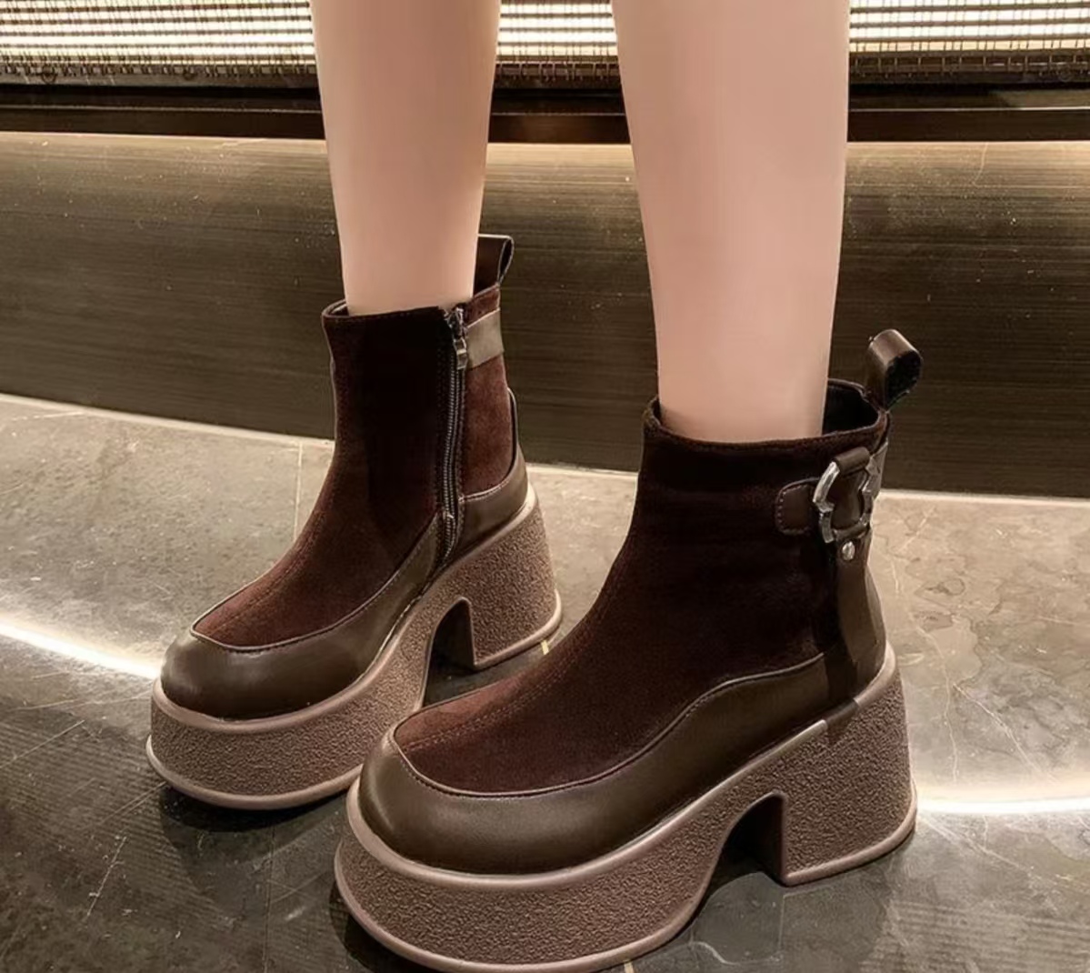 2024年高跟女款短厚底马丁靴