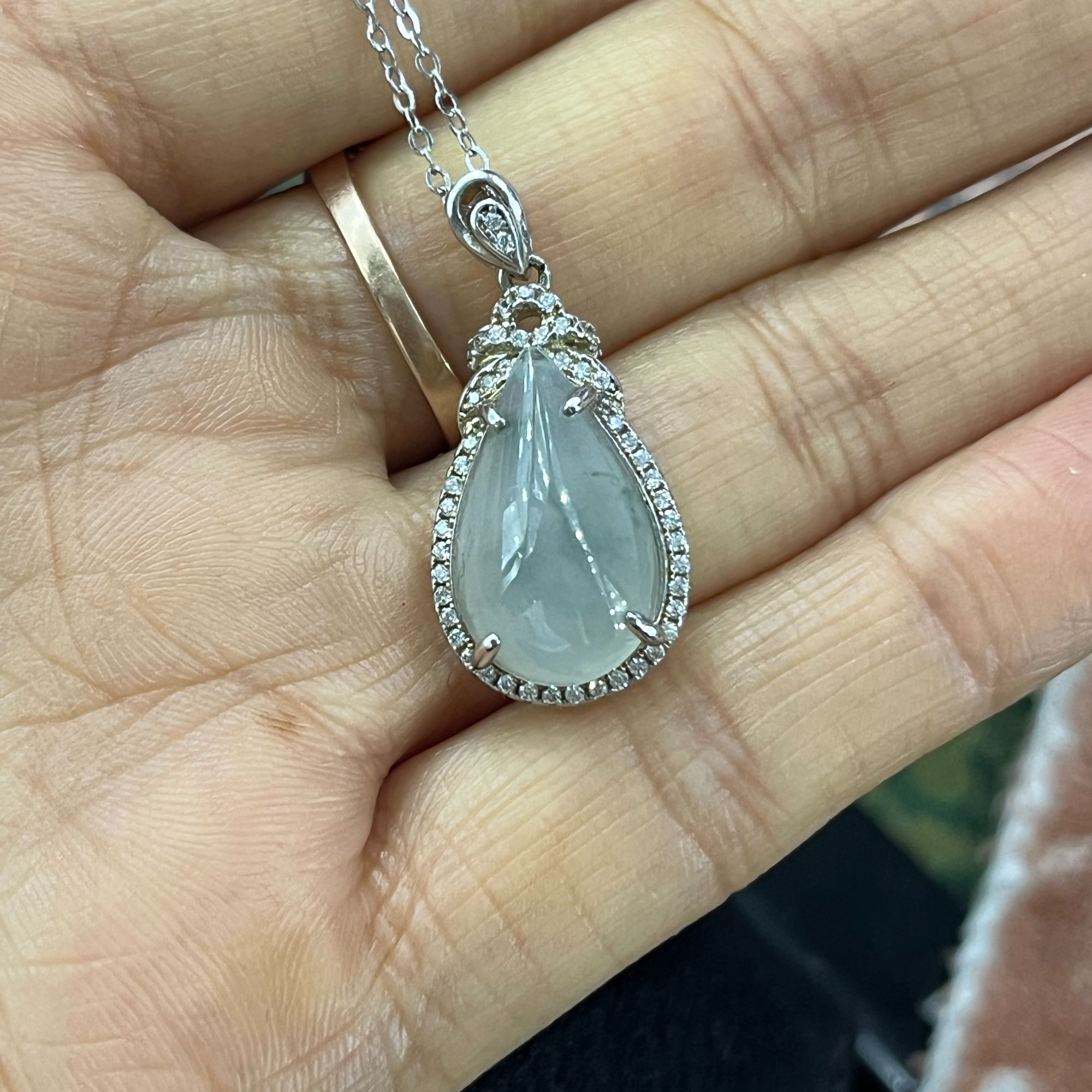 缅甸纯天然翡翠冰飘花水滴吊坠，尺寸，17.71*11.35*5.31