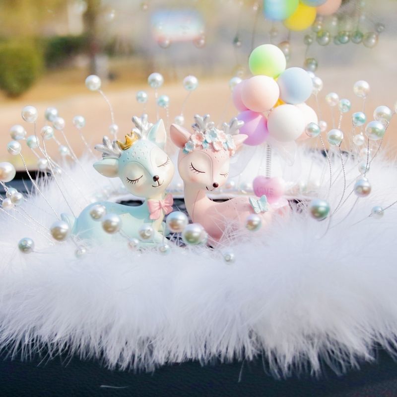 一路平安汽车摆件车载香水座梅花情侣鹿珍珠羽毛防滑垫车内饰女神