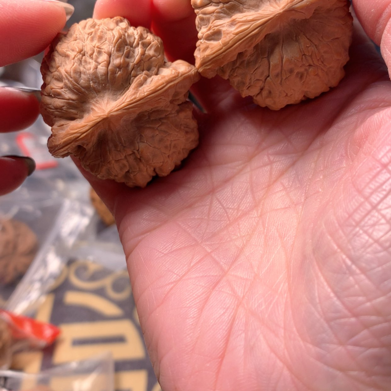 【闪购商品】文玩核桃吊坠小***黄