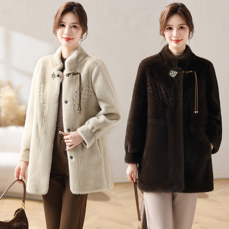 妈妈秋冬貂绒仿皮草外套中老年洋气保暖时尚皮毛一体新中式大衣女