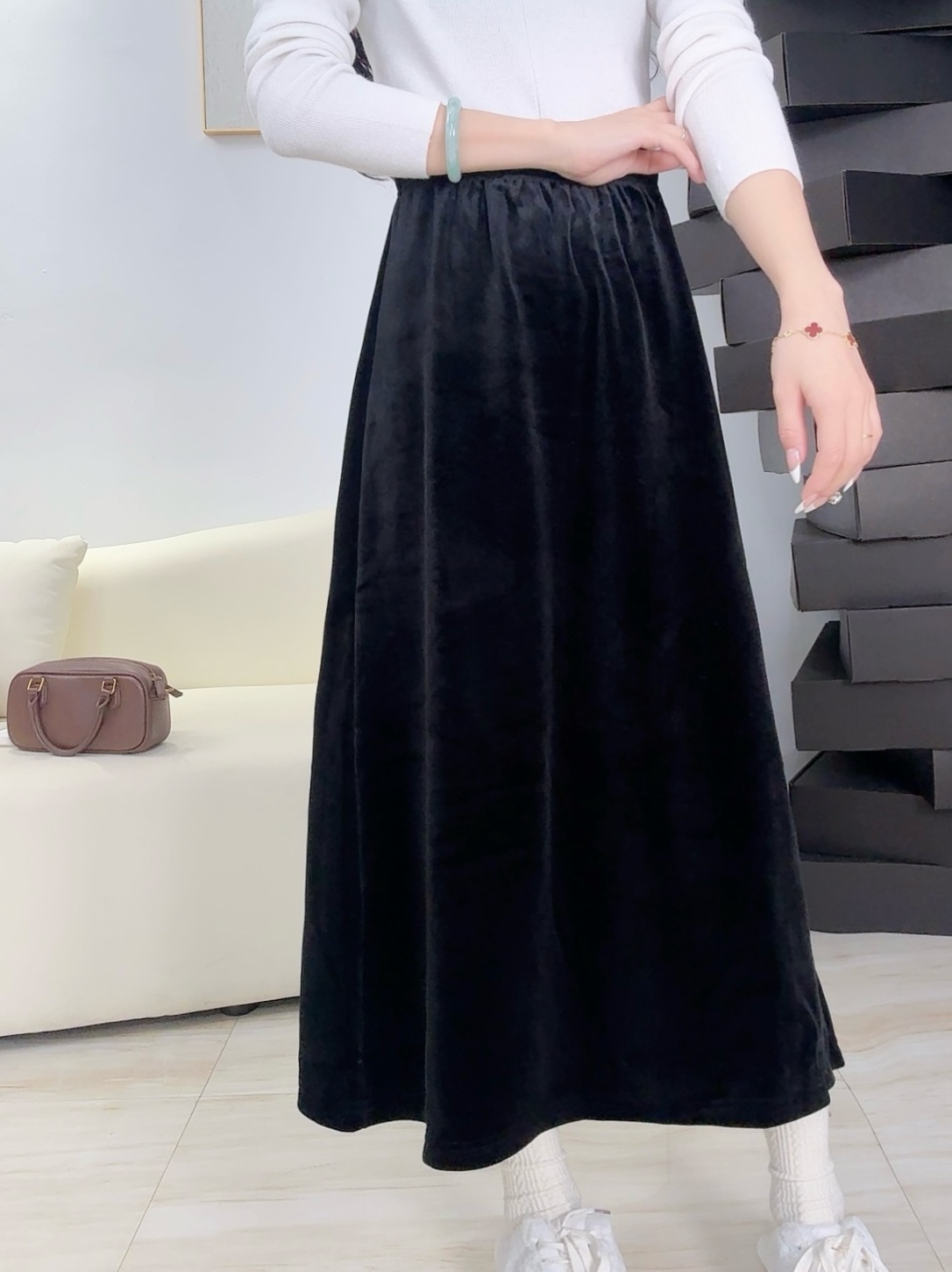 2025冬季新款黑色加绒加厚丝绒A字版时尚休闲减龄大气丝绒裙子