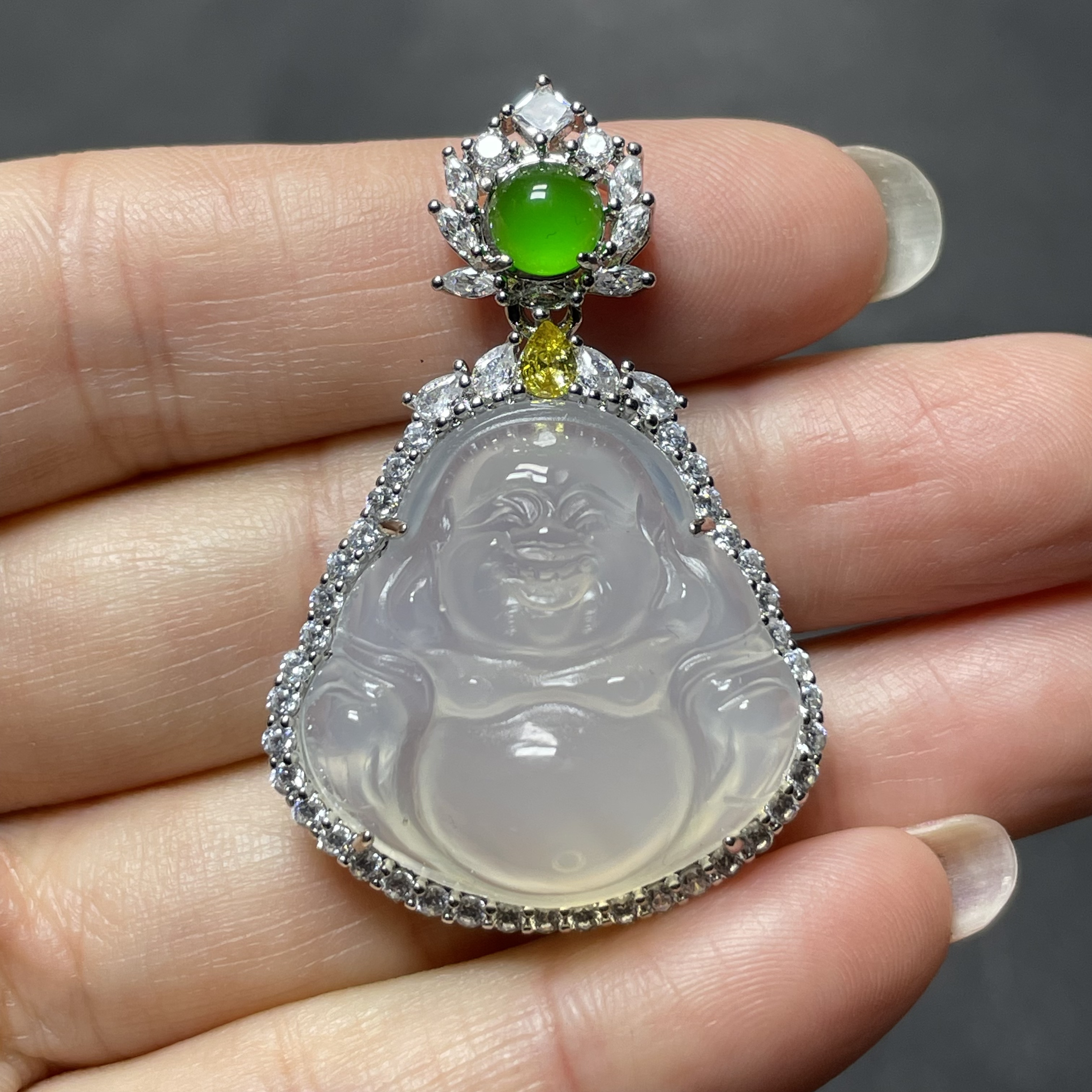 白冰玛瑙镶嵌佛公吊坠