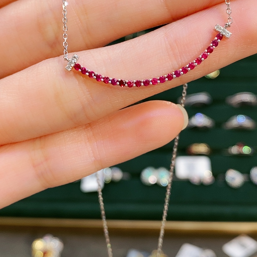 【闪购商品】红宝石颈饰18K金镶嵌S****n