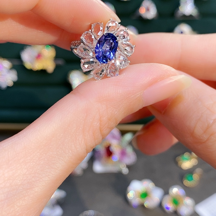 【闪购商品】蓝宝石戒指18K金镶嵌A***i