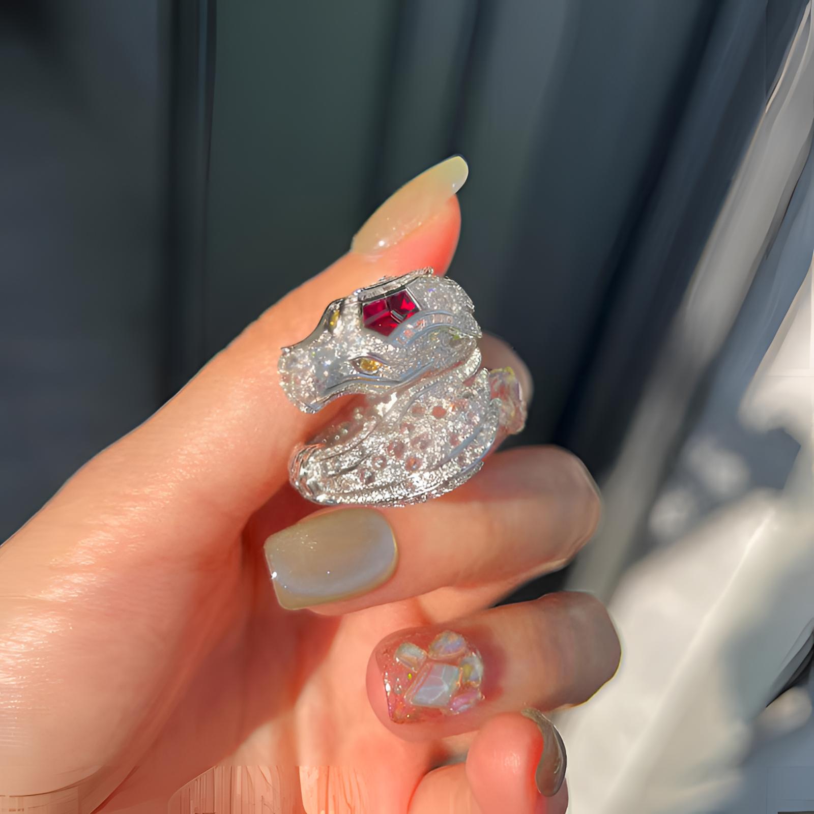 18K金镶嵌红宝石戒指艺术设计款