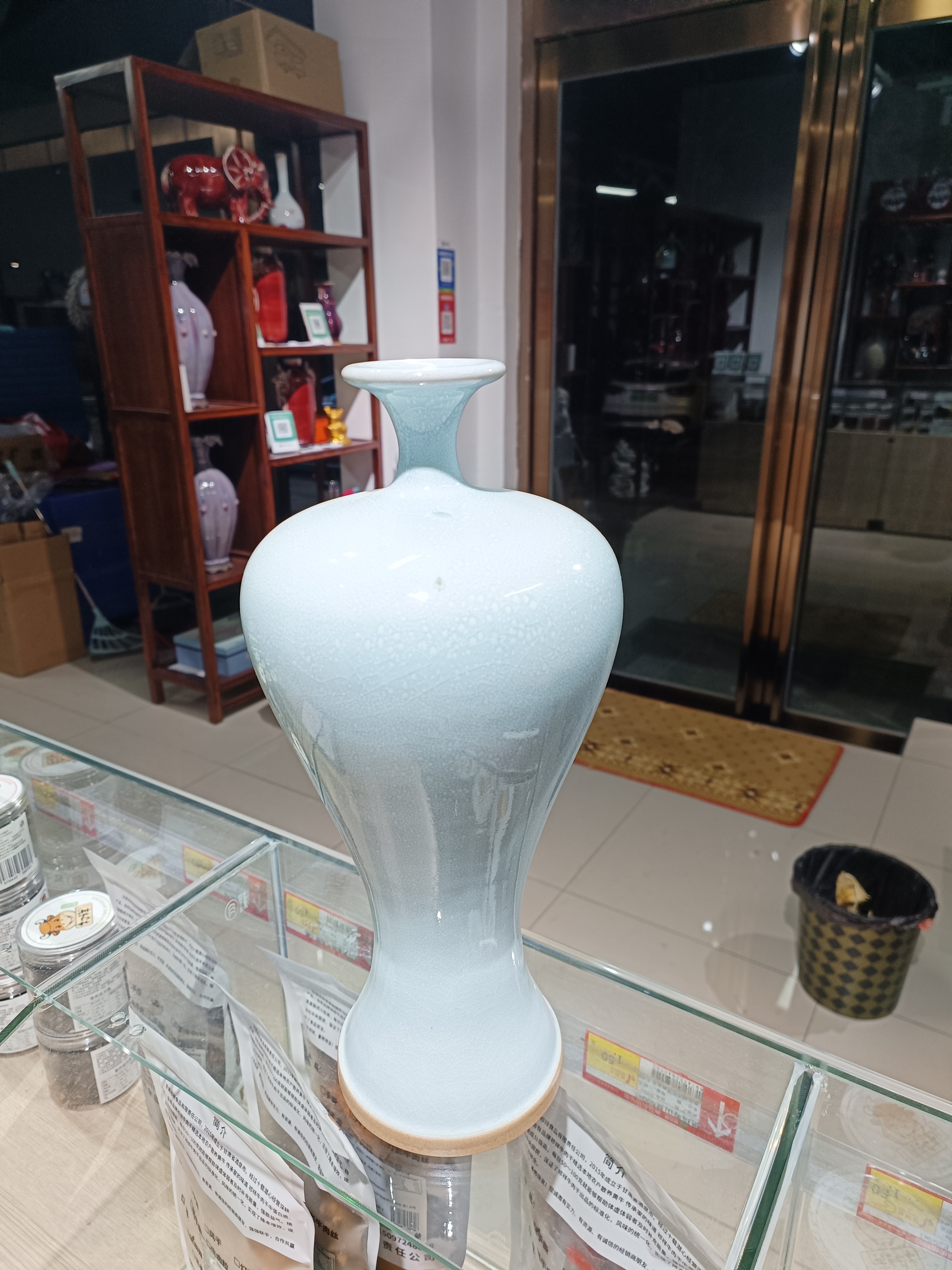 钧瓷，浅蓝色花瓶，迸裂，