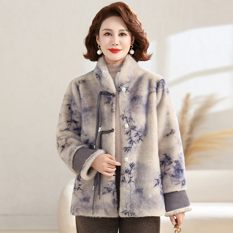 2024中老年妈妈冬季新款新中式珍珠扣皮毛一体优雅高贵保暖外套