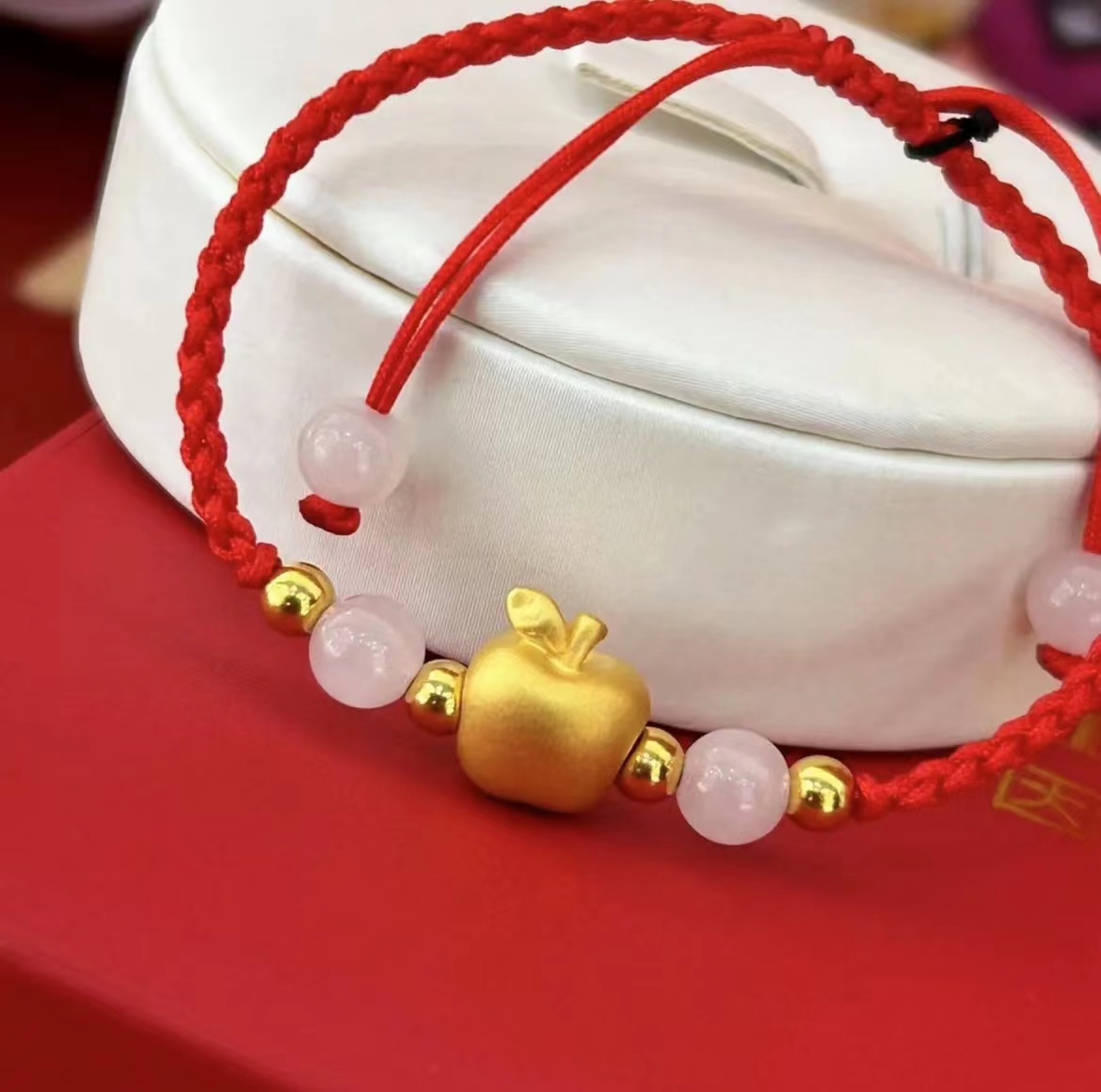 Chow Tai Seng/周大生足金小苹果黄金首饰手编挂坠饰品#时尚#编绳