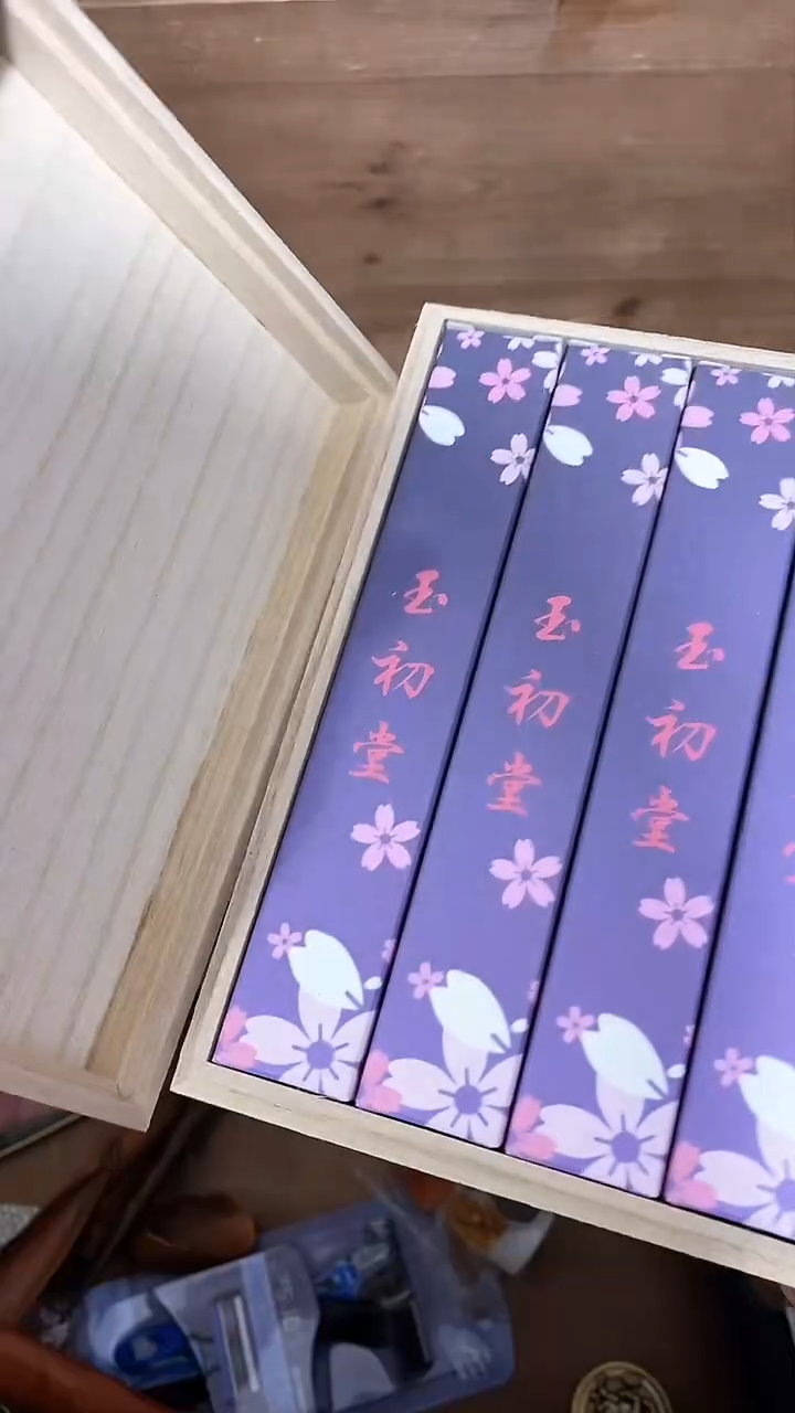 【闪购商品】瓷片闪购商品，如图所示。