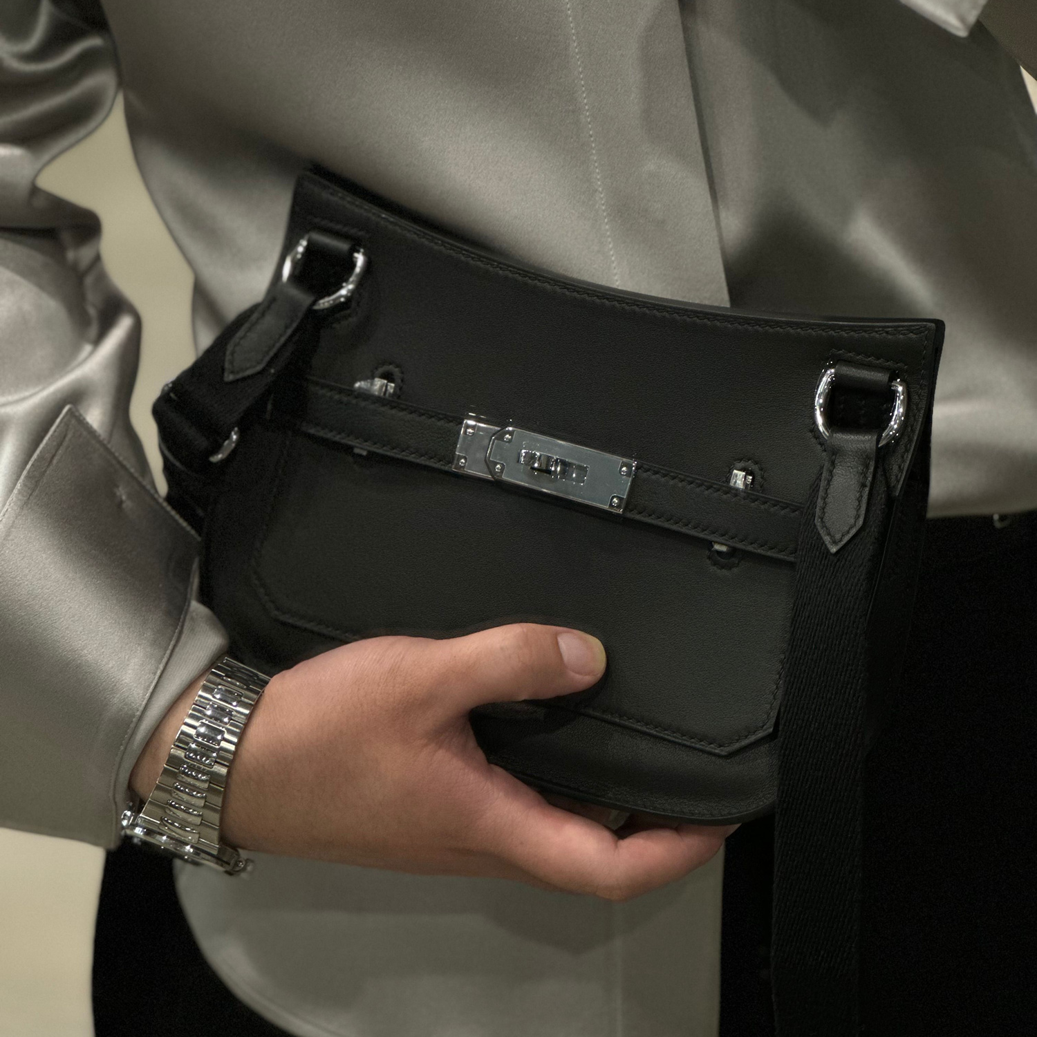 （高定）LA CALIFFA 5.8W的“意大利Swiftminijypsiere”至臻黑斜挎包