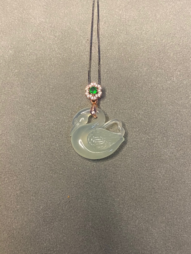 精美岫玉高冰手工雕刻天鹅挂坠