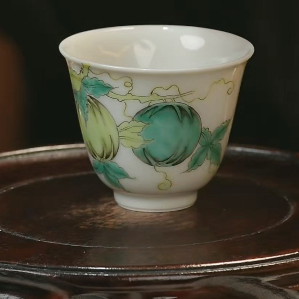 M粉彩瓜果纹铃铛杯