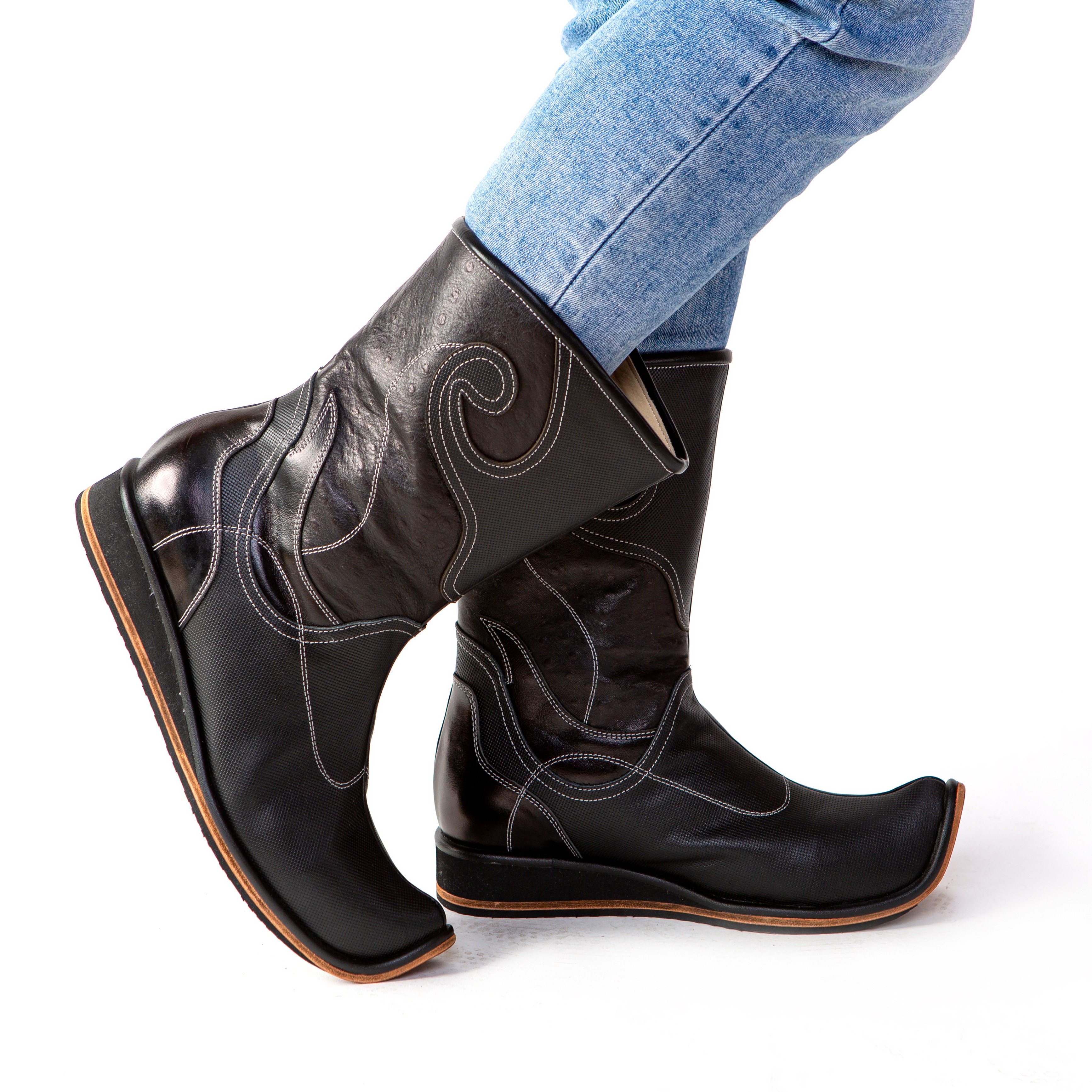 18-5黑色情侣款翘尖头皮靴民族风皮靴高端时尚皮靴黑色民族风