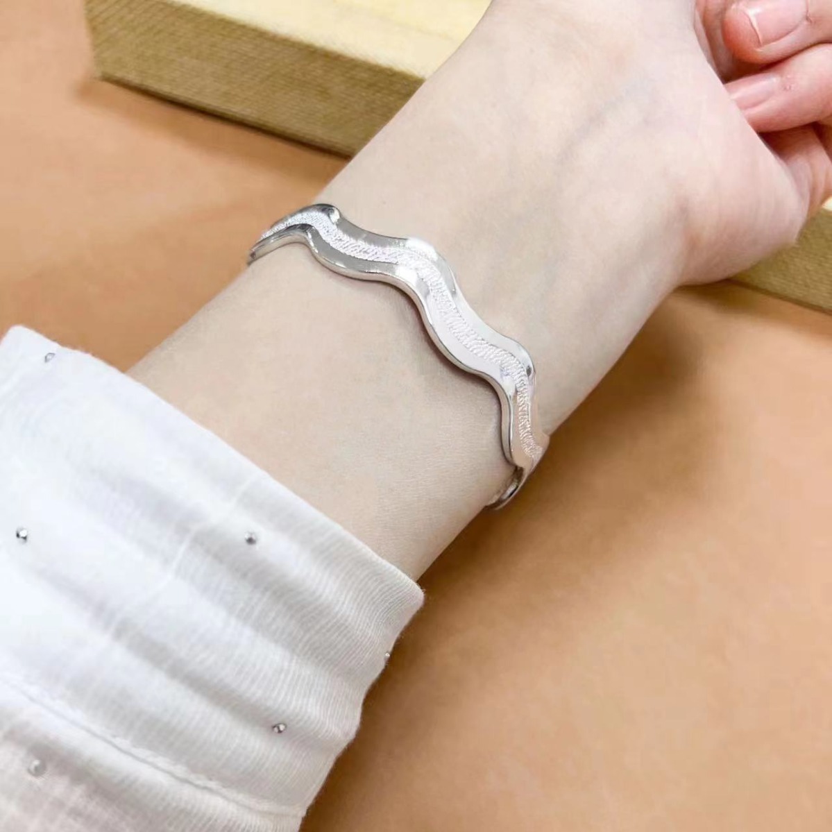 足银手镯 足银9999双线环爱交织水波纹手镯波浪手饰个性实心ins风