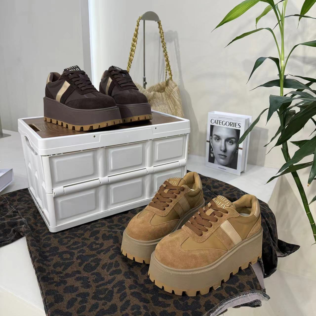 2024早秋新款美拉德色系磨砂皮系带复古小个子6厘米休闲松糕鞋