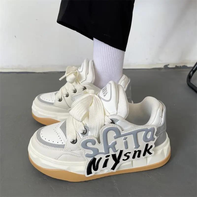 秋冬季新款港风情侣厚底增高厚鞋学生字母面包鞋潮流运动休闲板鞋