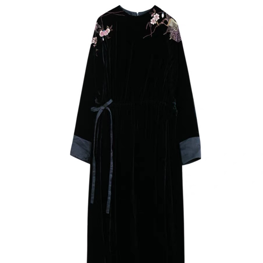 2024年秋冬 绣花丝绒连衣裙女装长款垂顺禅意黑色 新中式女装长裙