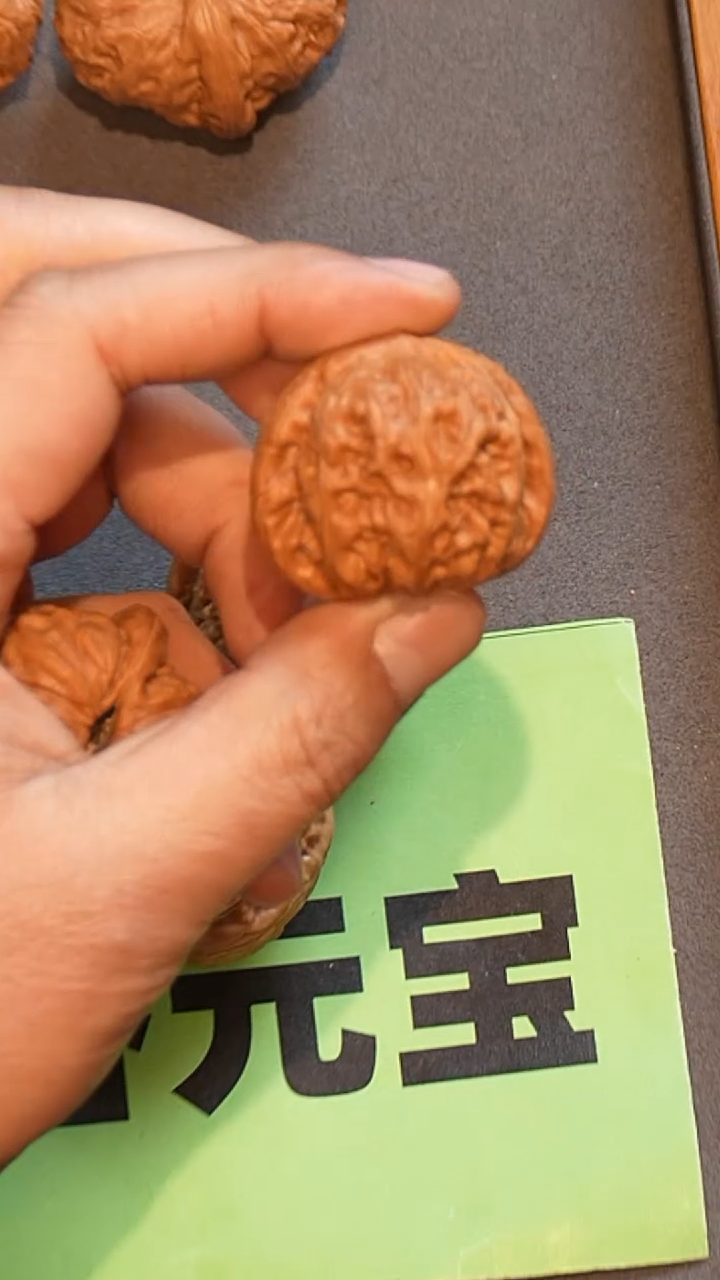 【闪购商品】文玩核桃把件元宝43左右（已打底）