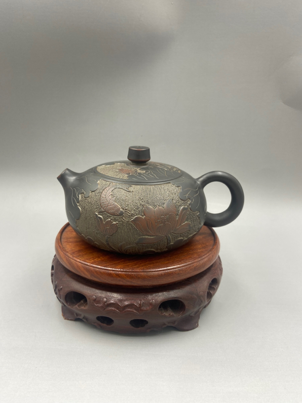 钦州坭兴陶茶壶 手工壶 扁西施 手工满雕刻荷花鱼