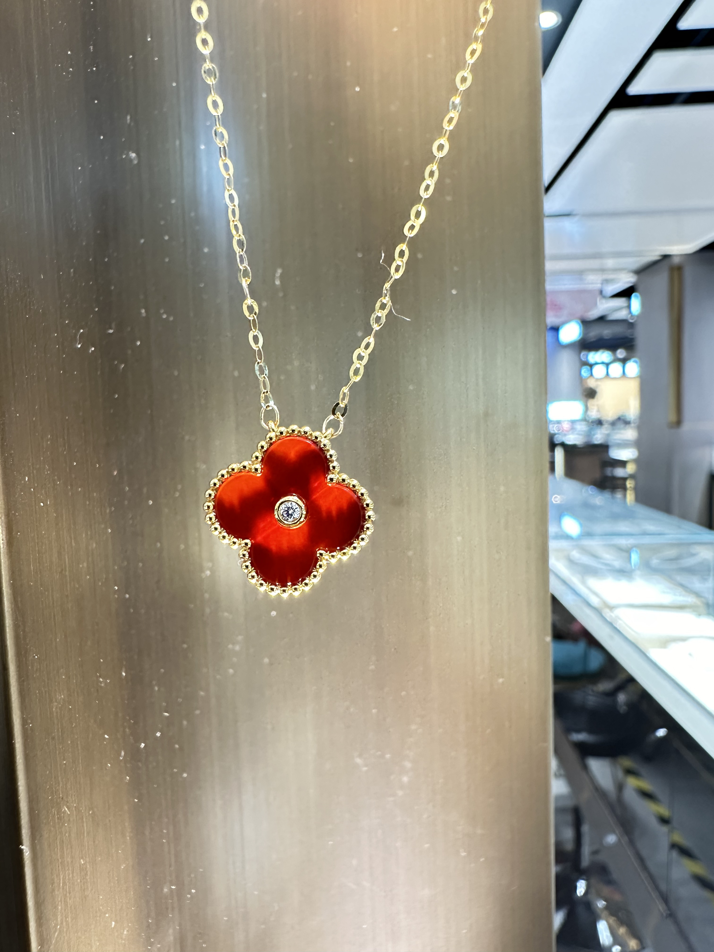 红色四叶草项链，18K金镶嵌，简约时尚