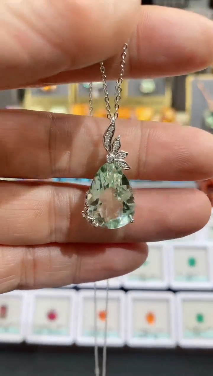 【闪购商品】绿水晶项链银S925镶嵌绿水晶项链