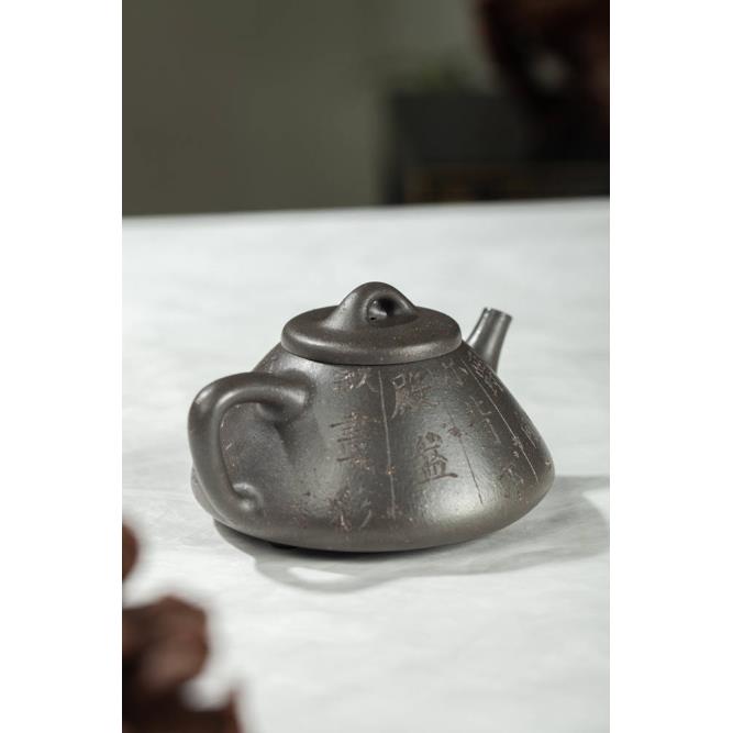 《青灰刻字子冶》--紫砂壶-zwg
