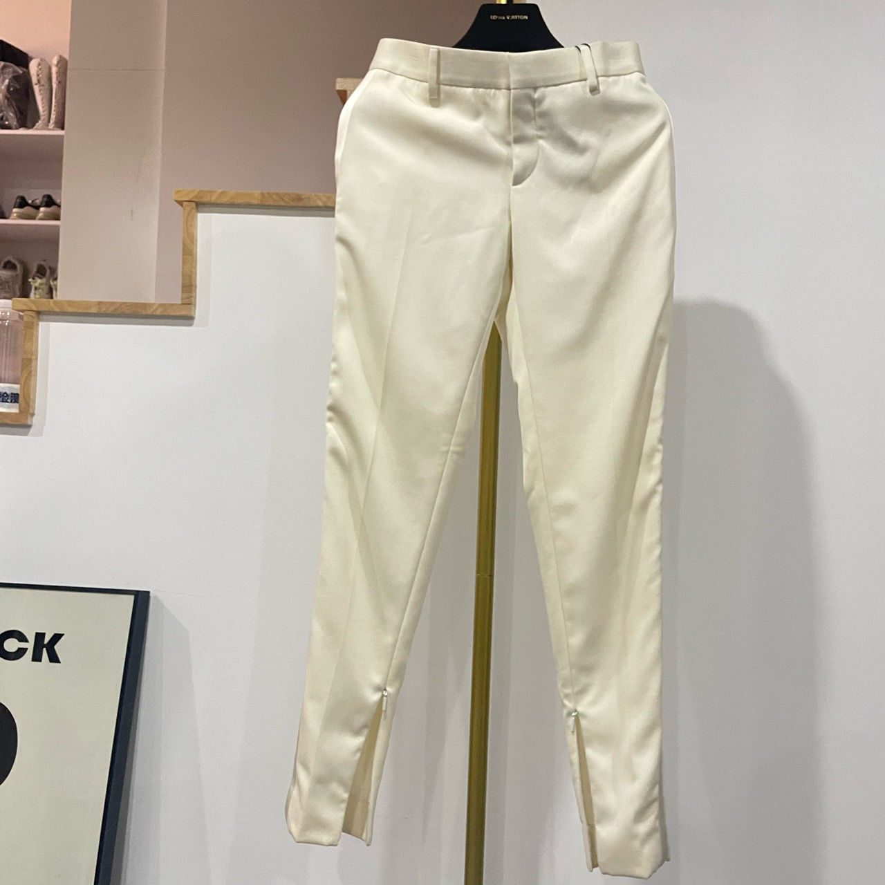 圣罗兰 YSL 米白色两侧银边西裤 36码