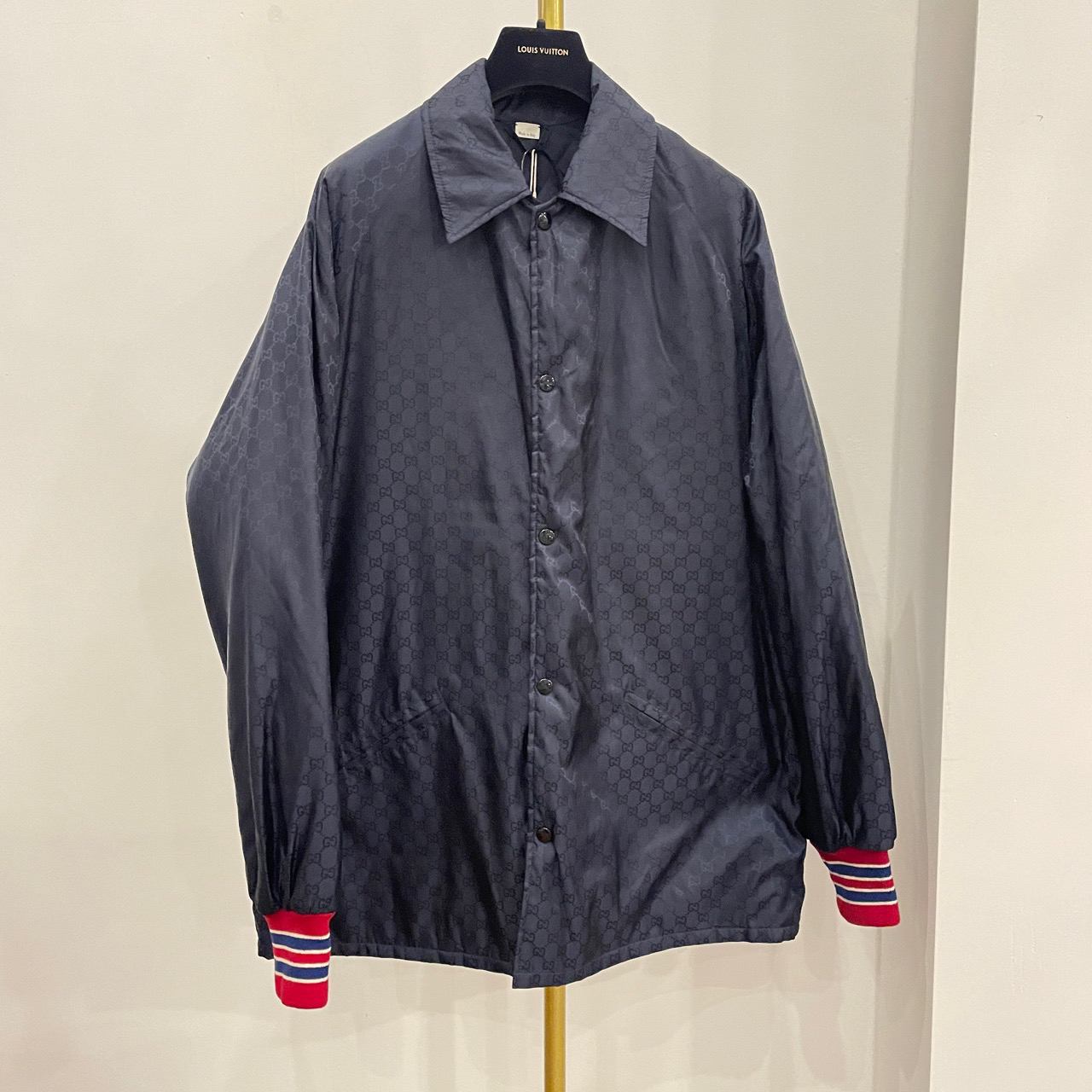 Gucci  古驰  藏青色满印logo条纹外套  48码