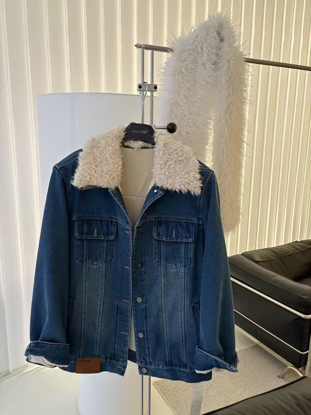 2024冬季新款韩版时尚设计感宽松显瘦加绒牛仔外套上衣女